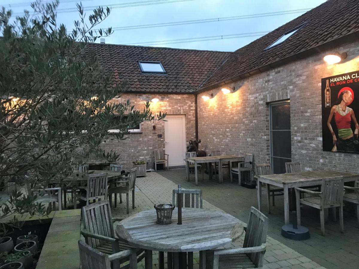 B&B Quarterhouse Moerkerke Bagian luar foto